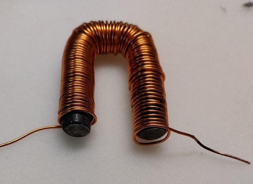 Antiker_Elektromagnet_mit_Elektrotechnikkern_klein.jpg